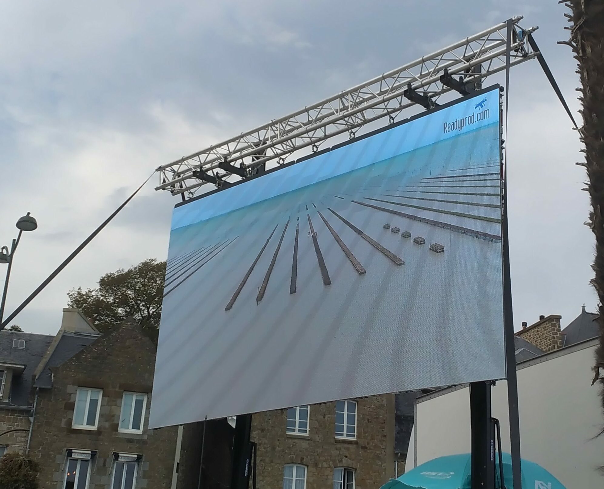 location écran LED 75 pouces Full HD 190cm